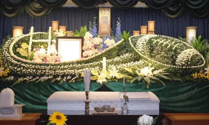 世界でたった1つのオーダーメイド花祭壇