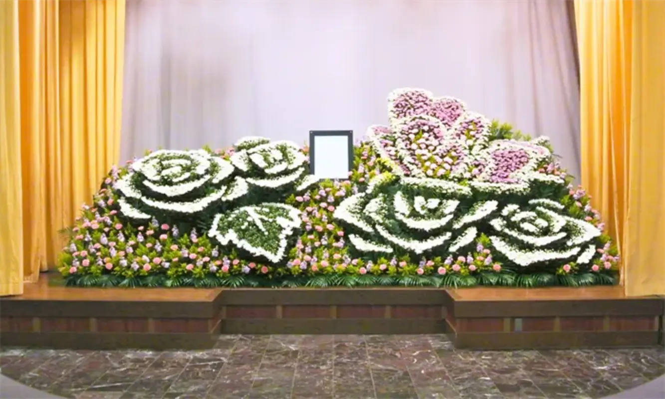 ココだけの特別な花祭壇