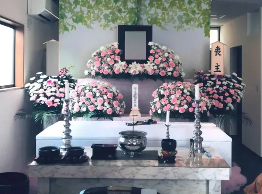 家族葬のパティオで葬儀を行なった写真