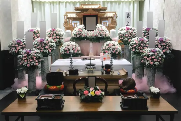 家族葬のパティオで葬儀を行なった写真