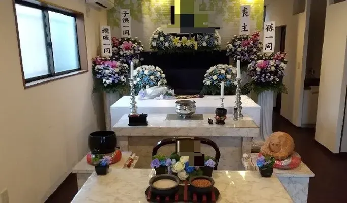 家族葬のパティオで葬儀を行なった写真