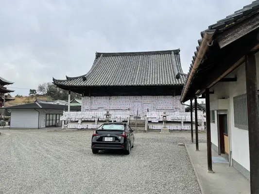 家原寺火葬場で葬儀を行なった写真