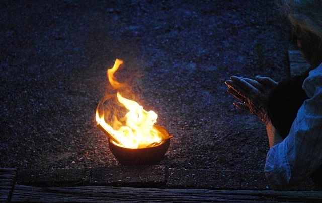 送り火とは何？送り火の目的や方法、地域による違いまで解説