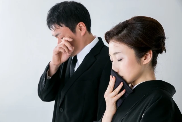 故人を偲ぶとは？意味・使い方・できることをやさしく解説【例文付き】