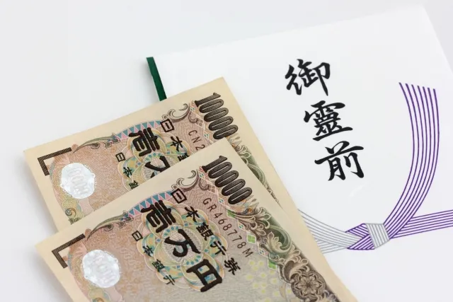 親の葬儀に香典は出すべき？出さなくて良い場合や香典の書き方まで徹底解説