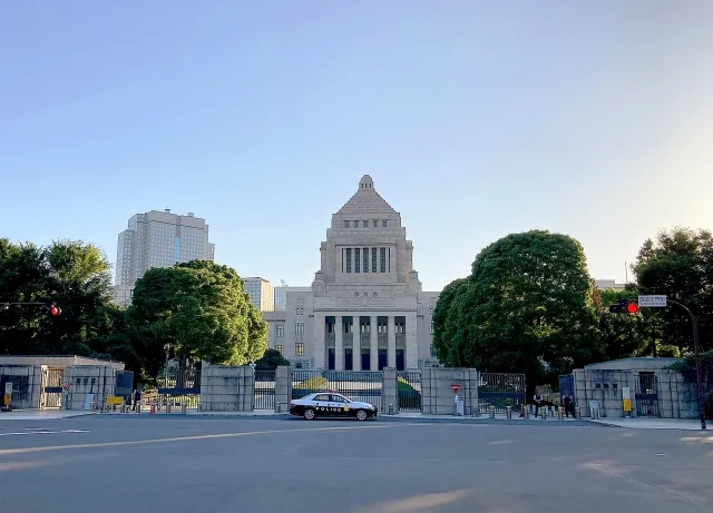 国葬とは？費用、過去の例や歴史を紹介。国民葬との違いとは