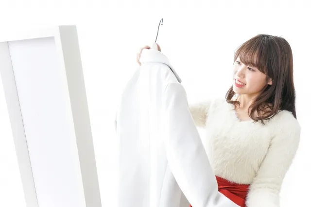 喪服にコートは着ていいの？冬・雪の日の葬儀の服装マナーを解説