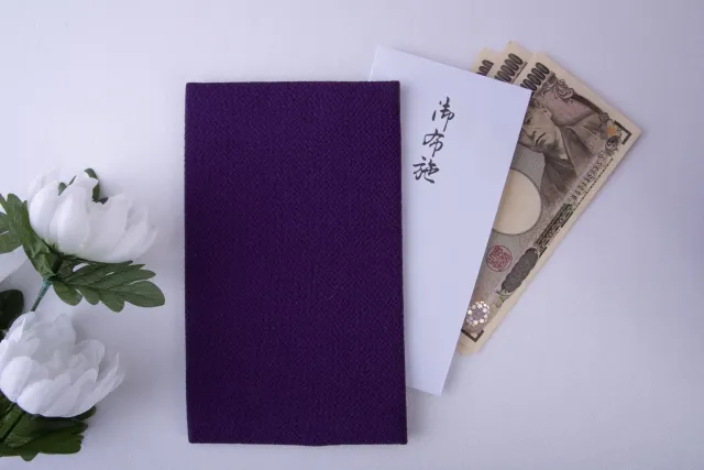 戒名を付けるお金がないときの4つの対処法｜費用を数十万円抑えるやり方や戒名なしで葬儀をあげる方法を解説！