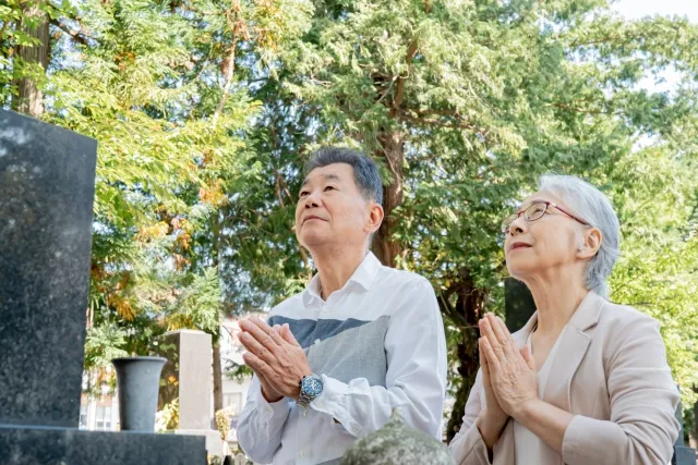 葬式しない・墓もいらないときの供養の仕方は？お墓や骨はどうするのかと親族に相談する方法まで解説！