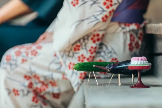 お盆に仏壇にお供えするものは何がいい?お供えの金額やのしの書き方も解説