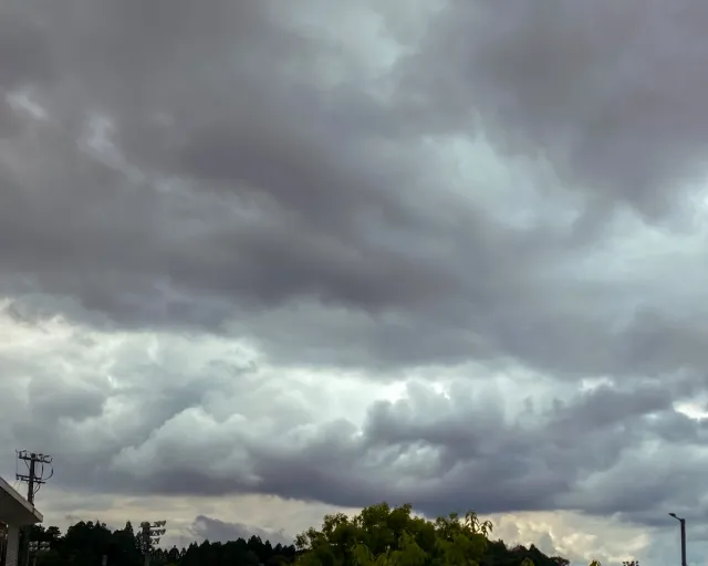 台風で葬儀はどうなる？延期とキャンセル料の扱いについて