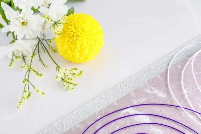 喪中の正月・年末年始の過ごし方とは?お年玉や初詣に行ってもいいのか、避けるべき行事を解説