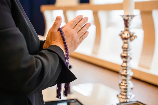 葬儀での数珠の正しい使い方