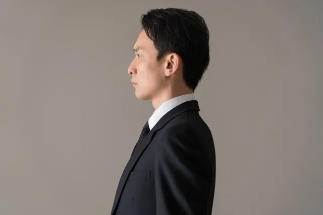葬儀での男性の髪型：清潔感を第一に