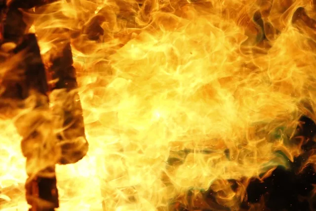 火葬中に遺体が動くって本当?火葬の仕組みや都市伝説について解説