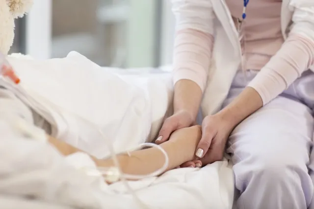 苦しそうな顔の理由は?遺体の表情が示す意味や、死化粧について解説