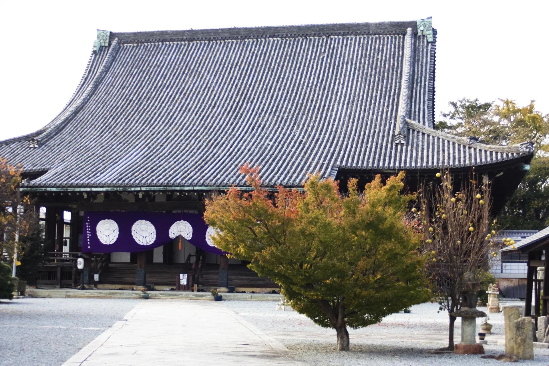 浄土真宗大谷派の焼香の仕方・お経・仏壇の飾り方からお布施まで完全解説