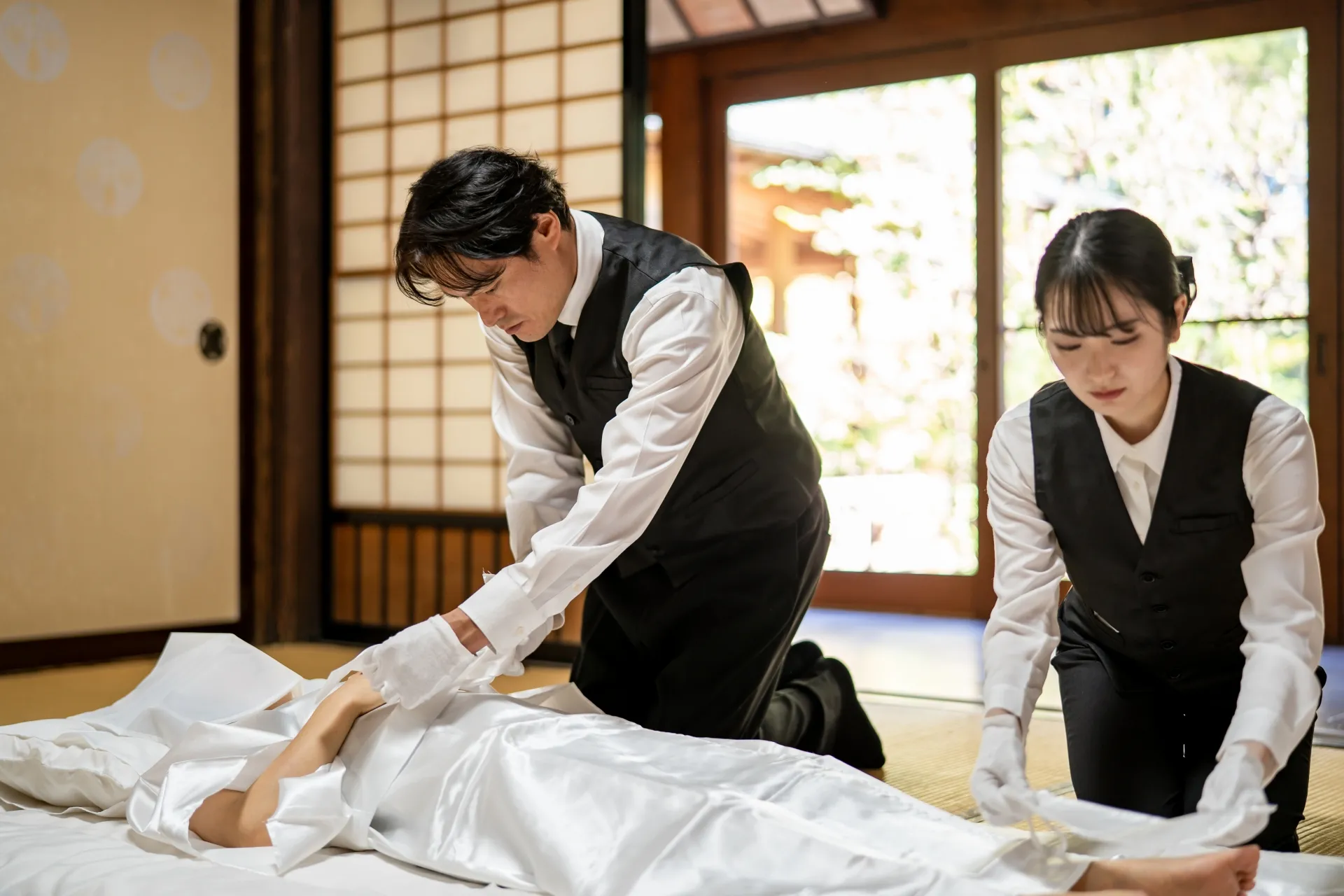 納棺式の服装やマナーについて解説|かかる費用や時間は?