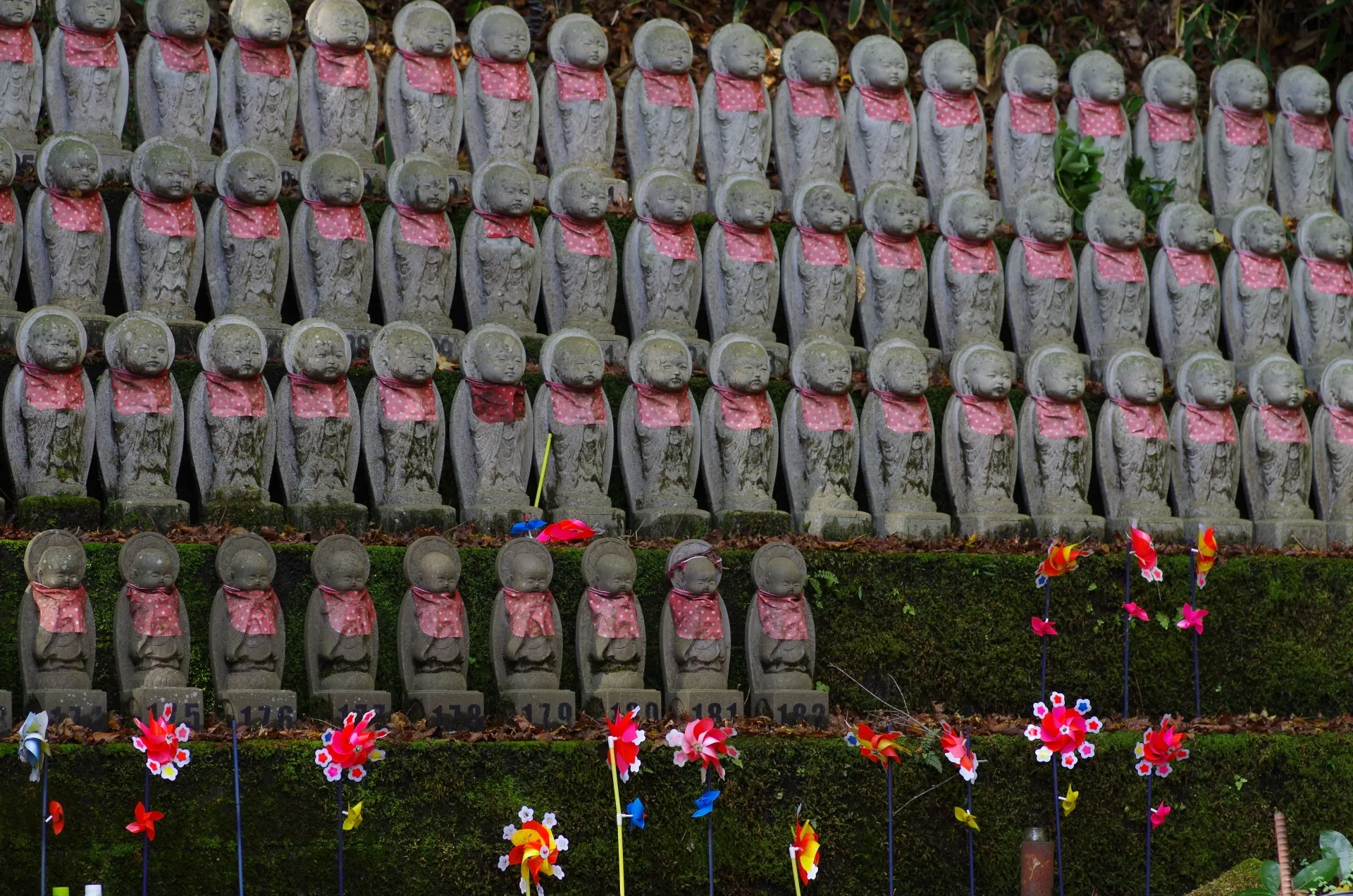 水子地蔵とは?水子供養のやり方、自宅での供養や費用を抑える方法を紹介
