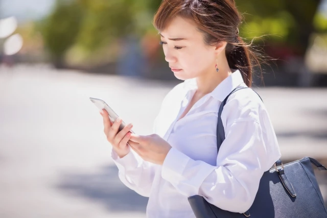 「謹んでお悔やみ申し上げます」の言い換え・類語