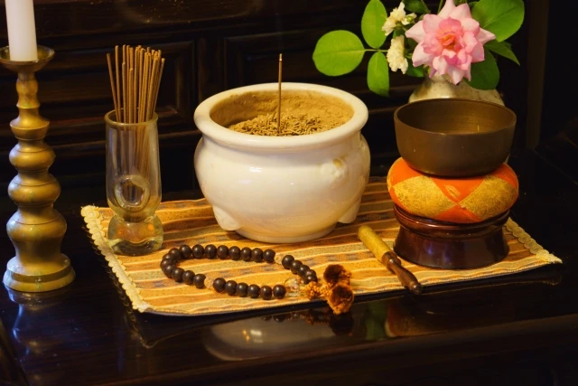 浄土真宗大谷派の仏壇で飾る仏具とは