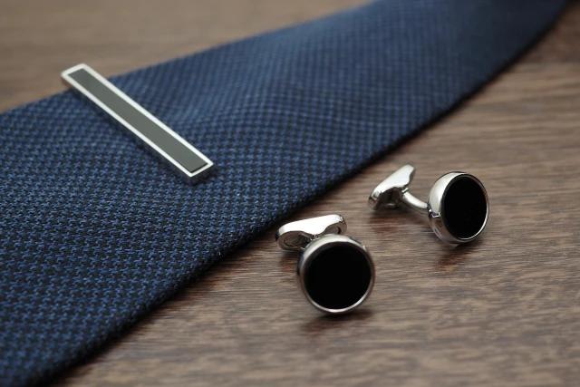 葬式でネクタイピンがマナー違反と言われている理由