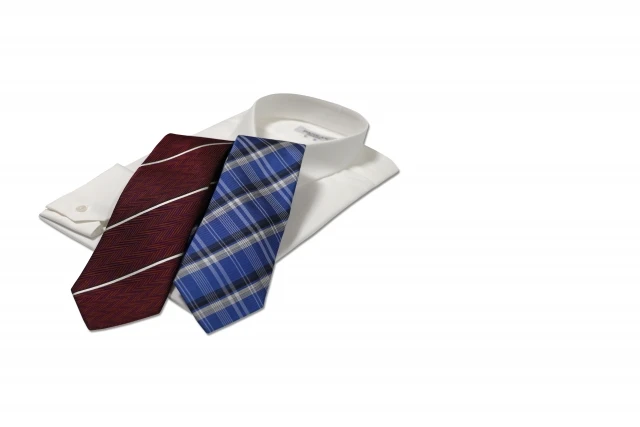 どのような場合にネクタイピンをつけてもいい?シーン別のネクタイピン着用判断