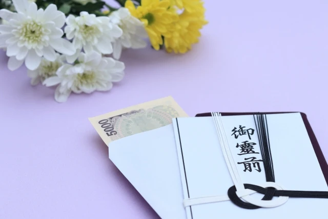 御佛前に包む金額の相場は？関係性・地域別に紹介