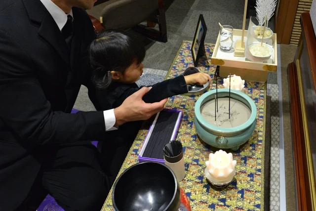 急な葬儀で子どもの喪服を準備できないときは?