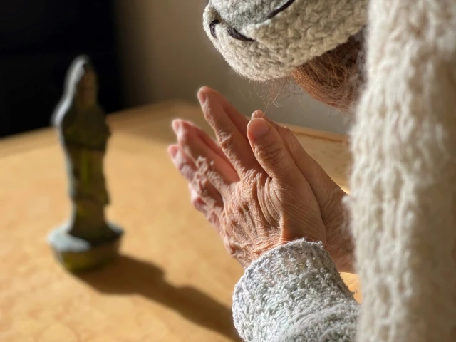 宗教や文化によって異なる「死んだ人に会いたい」気持ちの捉え方