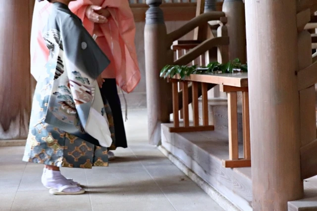 神式葬儀の「玉串奉奠」とは？意味やマナー・玉串料の相場までわかりやすく解説