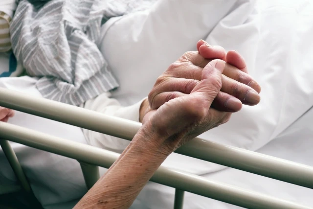 死別直後にするべき最低限の手続きと、ご遺族の心のケアについて