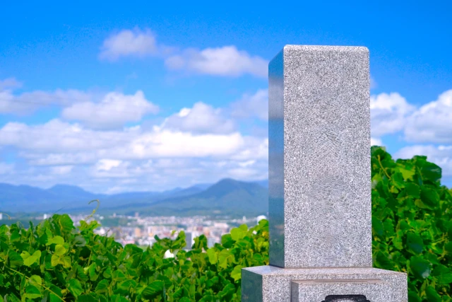 合祀墓とは?なぜ最近増えている?メリット・デメリットや費用についても紹介