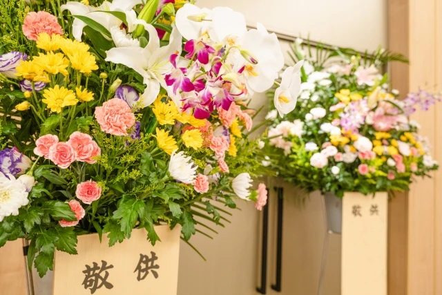 供花選びの不安を解消！相場から葬儀のマナーまで分かりやすく解説