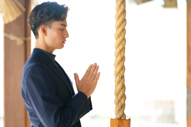 初詣って何のために行くの?本来の意味や由来・祈り方まで紹介