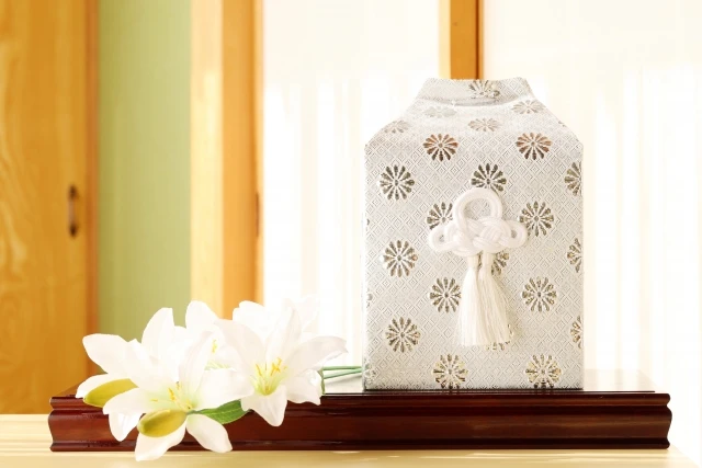 粉骨とは?遺骨を粉骨する方法や費用を徹底解説